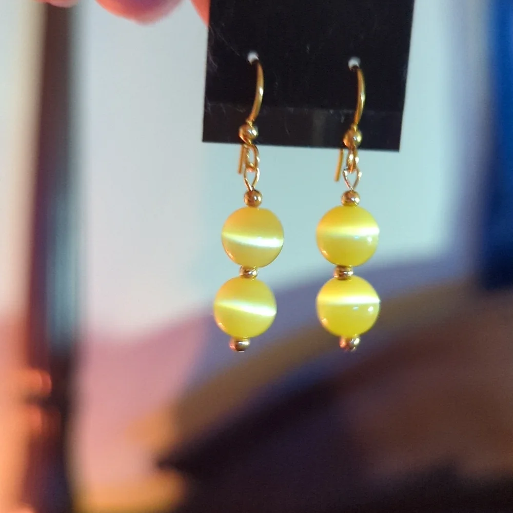 Yellow Cat Eye Necklace & Earrings! - Picture 6 of 6